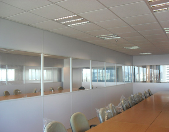 Divisória naval branca 01